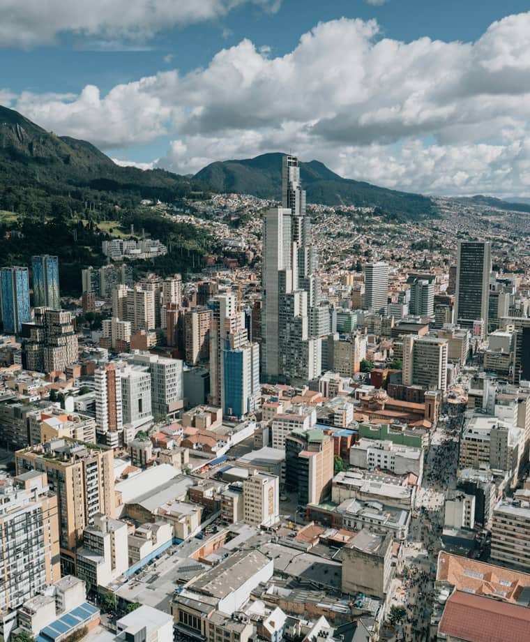 Vista de Bogotá con los cerros orientales de fondo