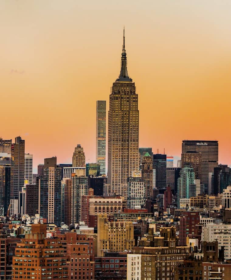 Horizonte de Nueva York al atardecer, con el Empire State